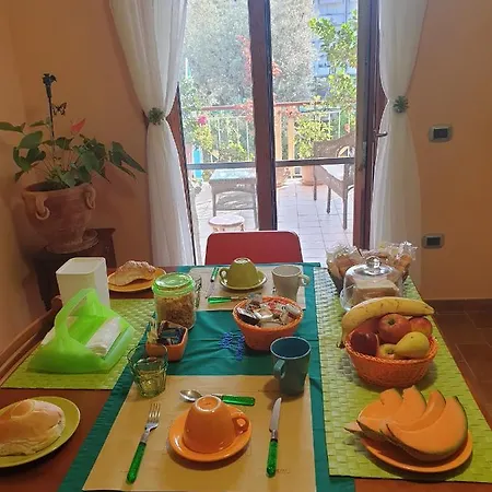 לינה וארוחת בוקר Garden